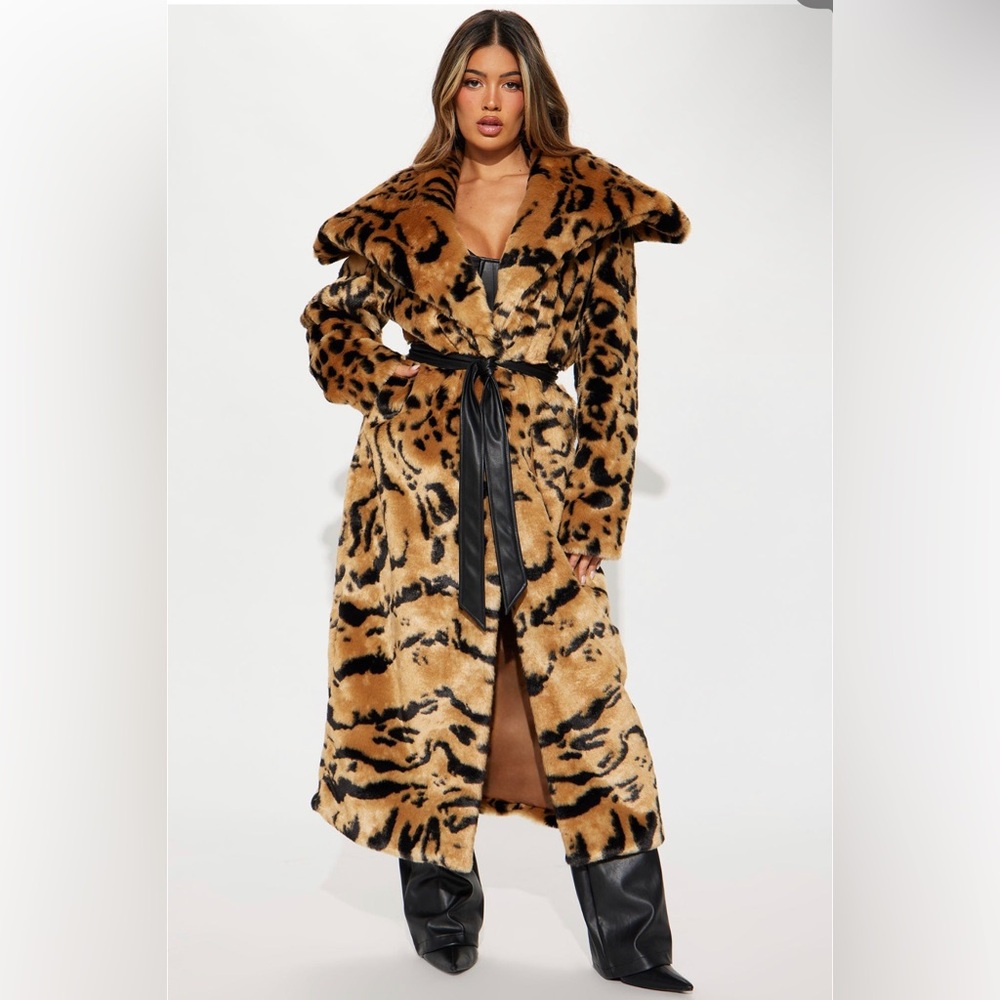 NWT Fashion Nova Glam Life Faux Fur Coat
1X